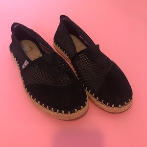 Brand new never worn Toms size 6.5